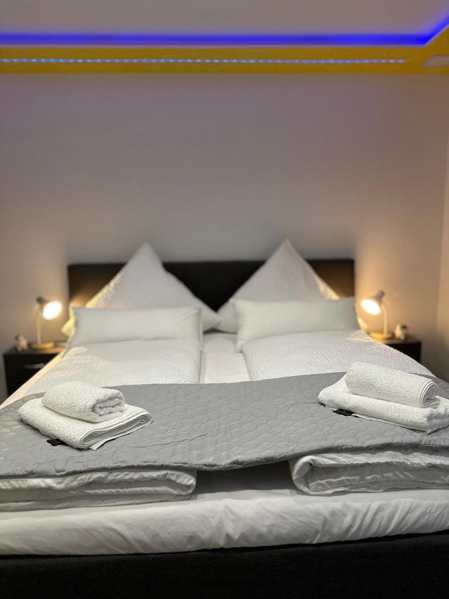 Modern Apartments Neuburg P - Top - 2 Zimmer, Komfort, Balkon, Wi-Fi, Smart Tv, Grosse Dusche, Kueche 노이부르크 안 데어 도나우 외부 사진